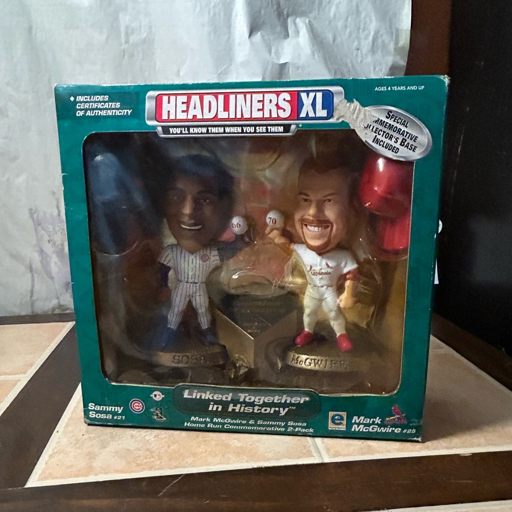 Headliners XL mark McGwire & Sammy Sosa home run commemorative 2 pack New in box